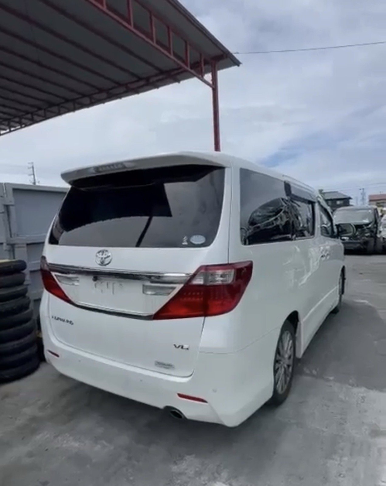 Toyota Alphard — фото 2